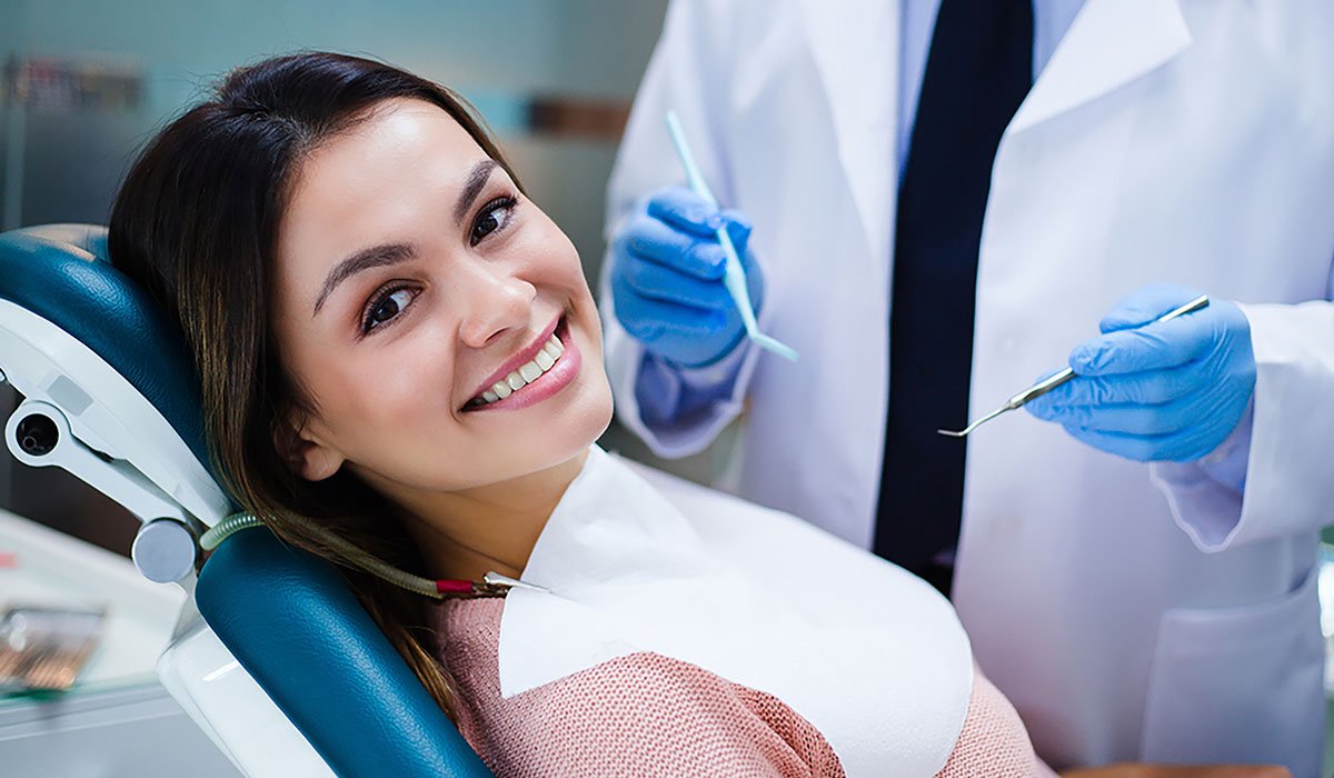 The Benefits of Dental Implants Over Dentures